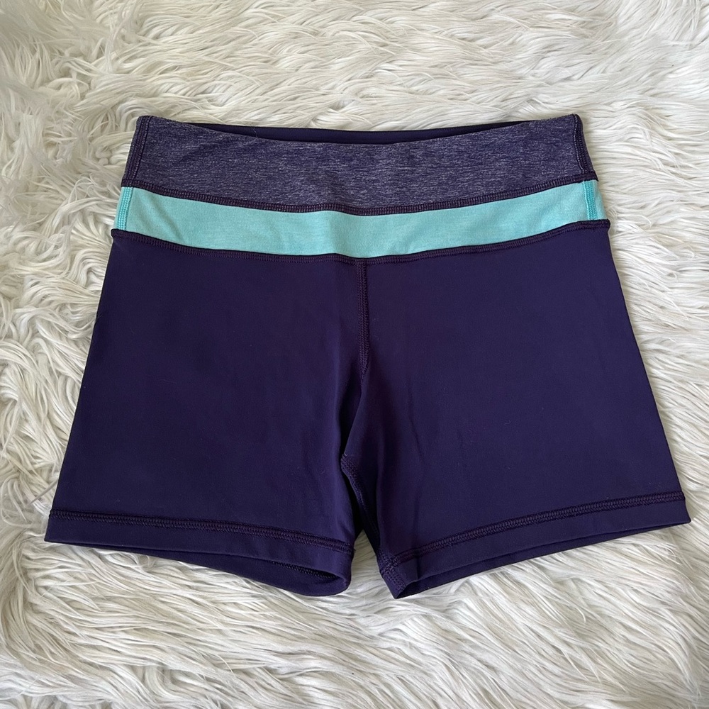 {Lululemon} Reverse Groove Short in Dense Purple / Heathered Angel Blue - Size 4
